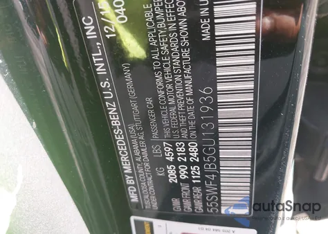 2016 Mercedes-Benz C 300 z USA, uszkodzony, nr VIN 55SWF4JB5GU131936